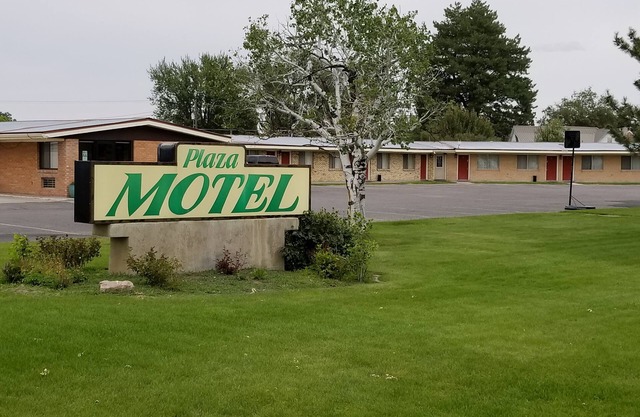 Plaza Motel
