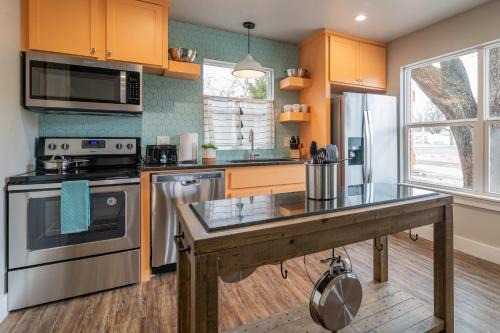Plaza Pad I - New Apartment Near Plaza District