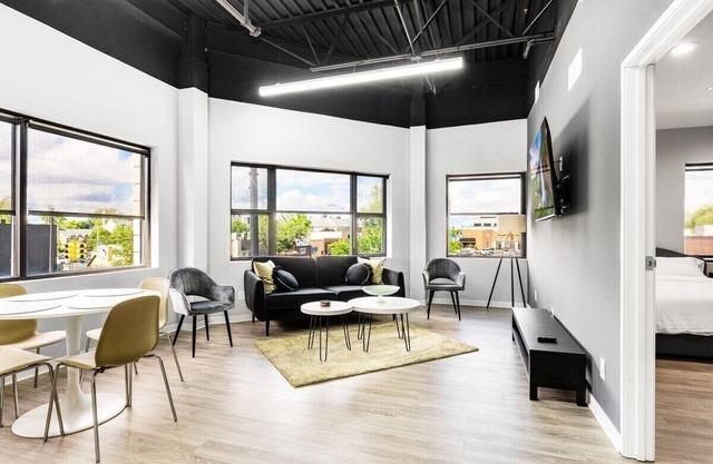 Pleasant 2BR/2BA Loft in Dearborn