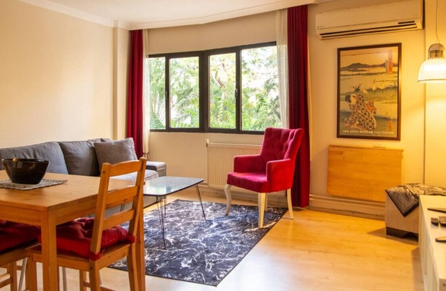 Pleasant and Central Flat with Balcony in Alsancak