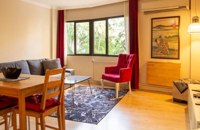 Pleasant and Central Flat with Balcony in Alsancak