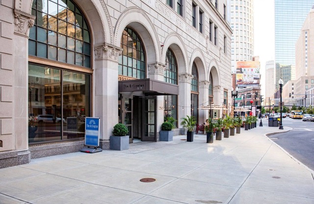 Pleasant Back Bay 1BR w/Gym, W/D & Basketball, nr T, by Blueground