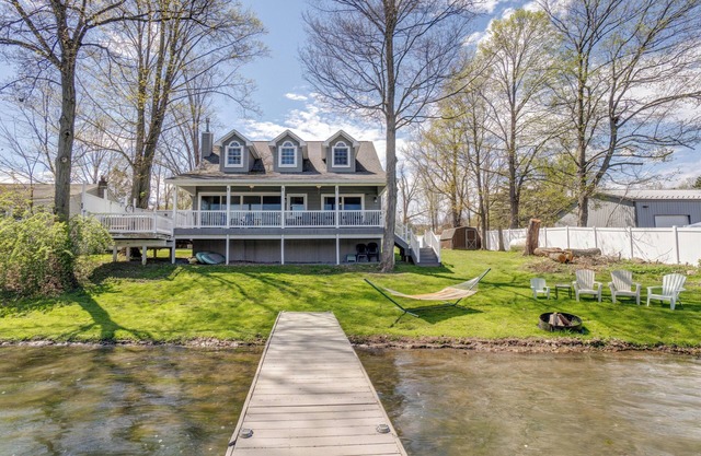 Pleasant Bay Retreat am Keuka Lake mit privatem Seeufer, Whirlpool für 12 Personen