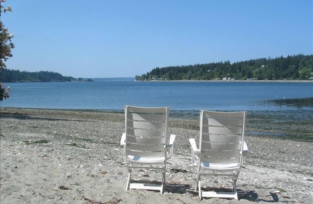 Angenehme Strand-Häuschen-Ufergegend Bainbridge Island