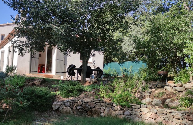 pleasant furnished family accommodation to relax pets welcome