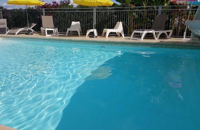 GITE KAMPAGNE SWIMMINGPOOL BIKES SPIELE RAUM BABY FOOT BILLARD