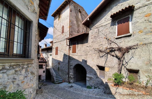 Angenehmes Ferienhaus in Marone mit Balkon/Terrasse