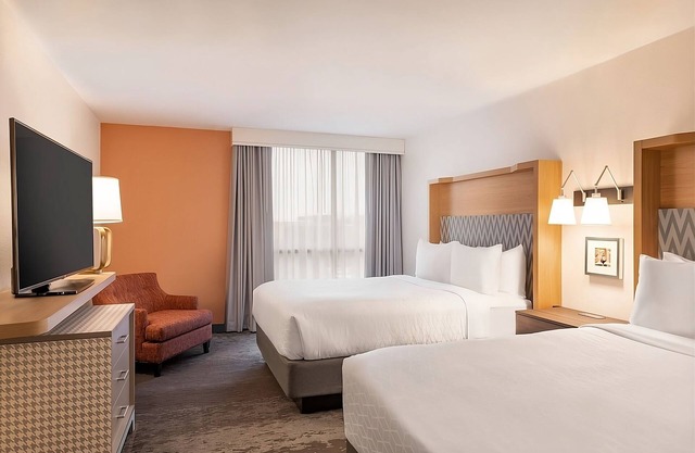 Pleasant Stay! 4 Upscale Units! Indoor Pool, Near Fort Worth Botanic Garden
