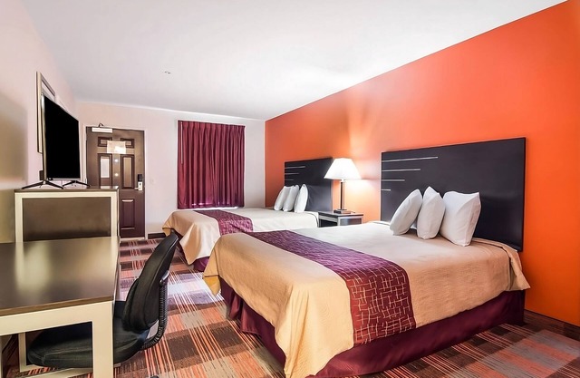 Pleasant Stay at an Affordable Rate! Near Mable House Barnes Amphitheatre