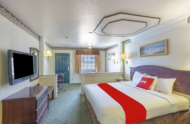 Pleasant Stay, Convenient Location! Pets are Allowed with Free Parking!
