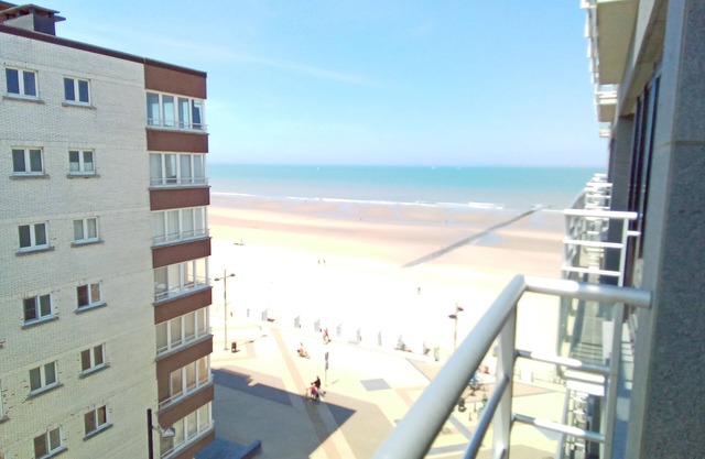 Pleasant studio with side sea view