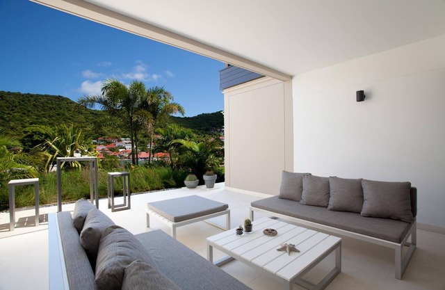 Luxuriöse Wohnung in unmittelbarer Nähe zum Strand, Geschäften und Restaurants, Hafenblick