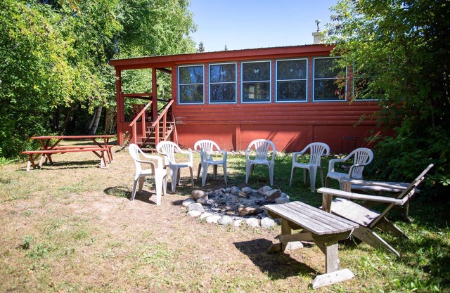 Plover Retreat - Cute Cabin Close to Town, 5 min. from beach