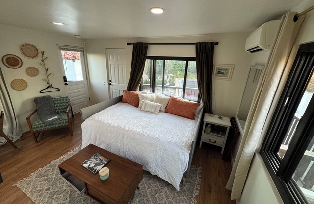 Plumosa Park Studio Casita with VIEWS!!