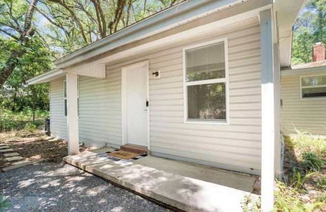 Plush, Private, Modern and Minutes from Campus