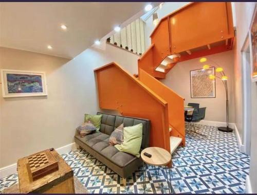 Plymouth Hoe - Stunning 2 Bedroom Lower Ground Floor Apartment