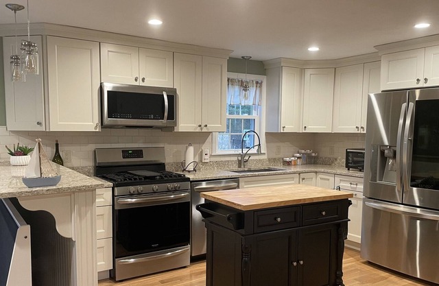 Plymouth House with In- ground Pool 5 minutes to Cape Cod and beaches