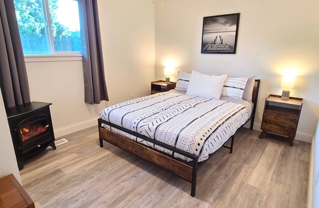 PNW Basecamp-Mins to Pt Defiance Zoo, Titlow Beach Park, 4 BR- Centrally Located