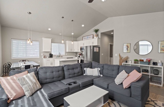 PNW ~ Bayview Bigfoot steps to Lake Pend Oreille/Hot Tub