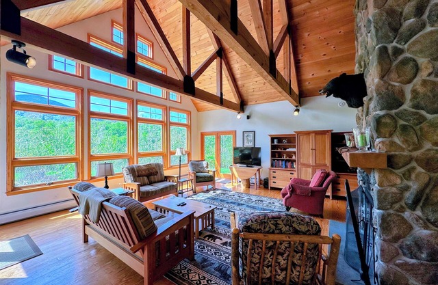 PO Private home across from Cannon! Stunning patio w/ fire pit, gorgeous fireplace!