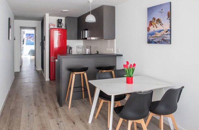 Nuevo Pocitos Condo Brio w/King Beds, 3 Smart TVs, W/D, Fast WiFi, Rooftop Pool.