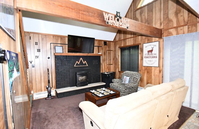 Pocono Cabin w/ Jacuzzi, W&D, and Indoor Pools