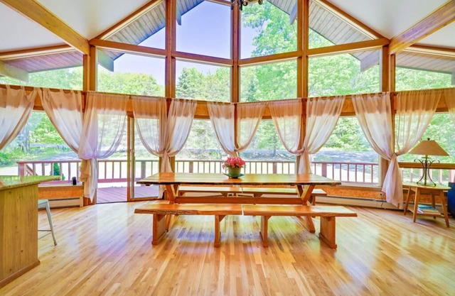 Erstaunliches Pocono Chalet! 4BD 3BA PRIVATE POOL / SAUNA / FIREPIT