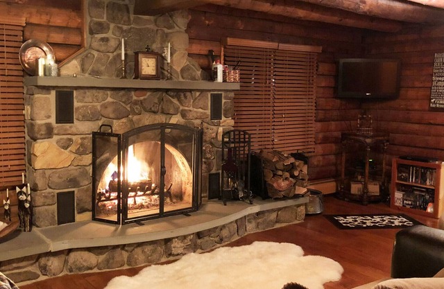Pocono Log Cabin Retreat!