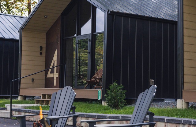 Pocono Luxury Chalet Perfect Getaway for family with Fisfing, Paddle Boats