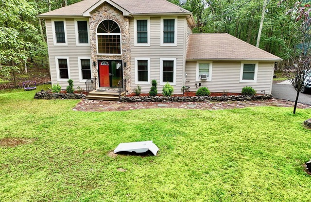 Poconos, Hot Tub, Sauna, Game Room, Pool Table...