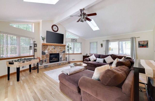 Poconos House - 4BR house in Saw Creek, Bushkill