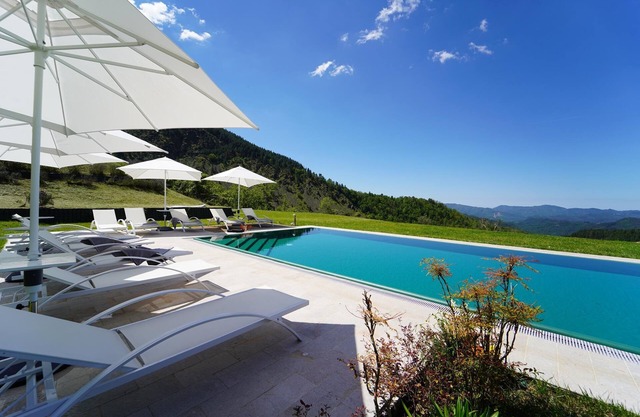 PODERE GAIA 10P, by VILLASRETREATS, w/Pool, A/C, BBQ, Near 5 Terre