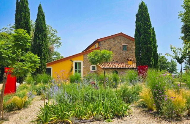 Podere La Gualda Vecchia alloggi di charme immersi nel Giardino Emozionale outdoor SPA