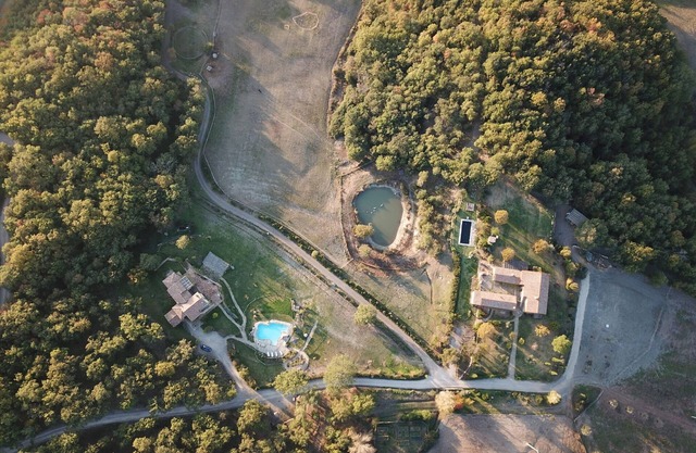 Das Podere Vignalunga ist ein 48 Hektar großes Grundstück mit 2 Hauptvillen und 2 Nebengebäuden