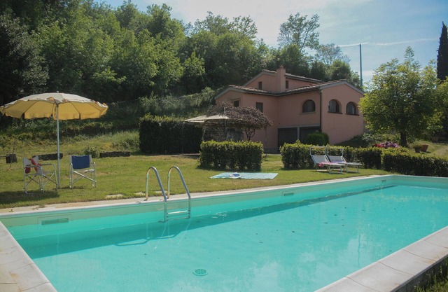 Poggio degli Ulivi, charme nel Chianti con piscina