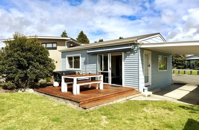 Pohara's Seaside Chalet - Cosy Beach Stay