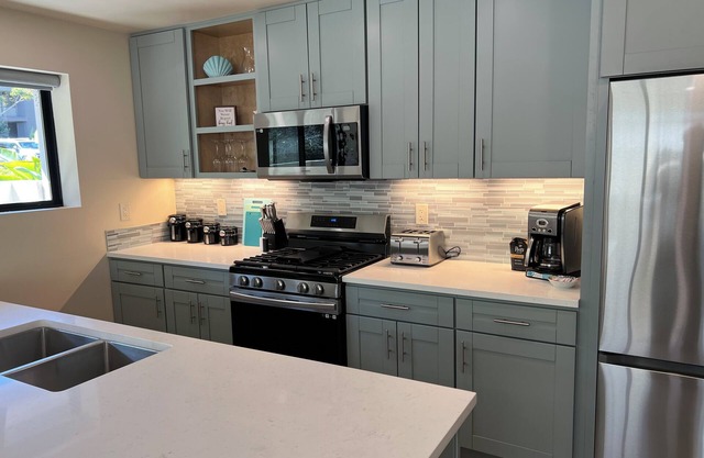 Point Loma Hideaway - brand new spacious retreat, walk to San Diego harbor!