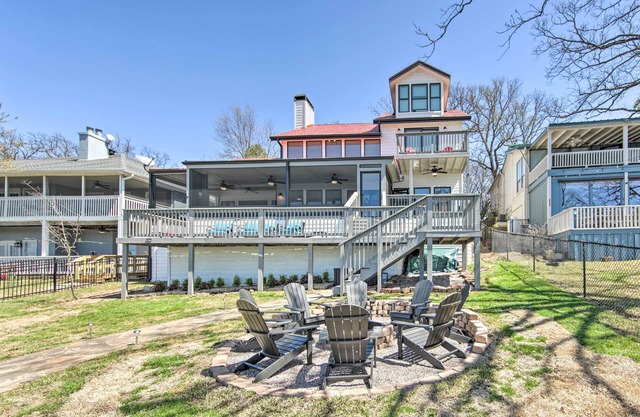 'Point of View' Cedar Creek Lake Home: Dock!