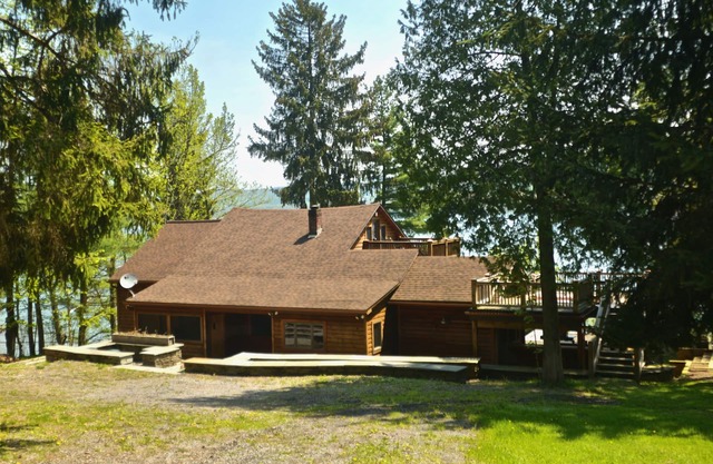 Pointe of View on Otsego Lake. 4 Bedrooms, 4 Bathrooms, 6 miles from Cooperstown