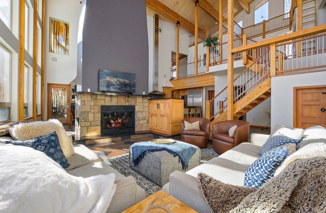 Pole Creek Luxury Home 2940 On Golf Course I Hot Tub I Views I Best Price I Discounted Attractions