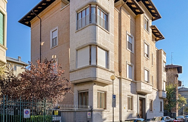 Politecnico und Central Turin mit privatem Parkplatz - Wohngebiet