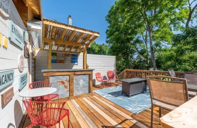Pond View Cabin, Hot tub and on site Spa!