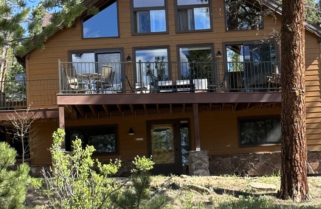 Das Ponderosa Cabin liegt nur wenige Minuten vom Rocky Mountain National Park und dem Wild Basin entfernt
