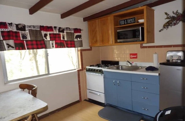 Ponderosa Cabins 104 N Laurel cabin 17