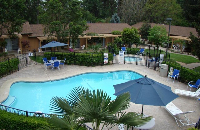 Ponderosa Gardens Motel
