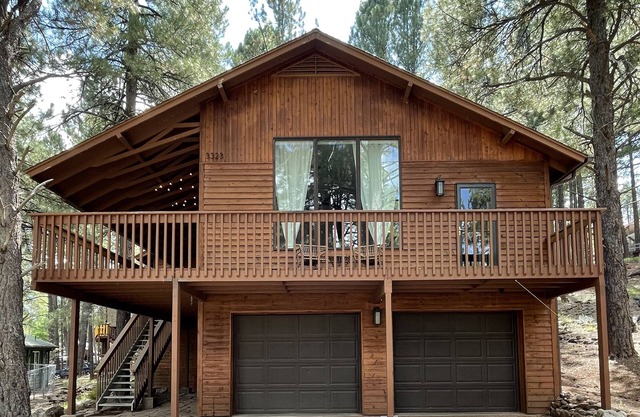 Ponderosa Moon - Cabin in the pines. Spacious home w/ Game room & EV Charger