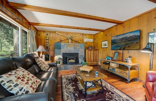Ponderosa Paradise, Walk To Town, Wraparound Deck, Arcade Cabin