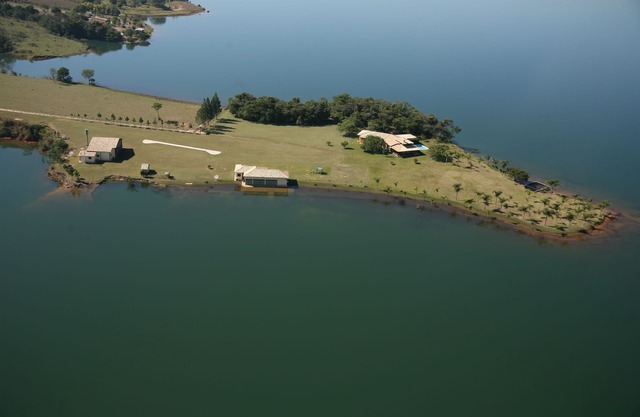 PONTAL DAS ARVORES zwischen Tiradentes und Carrancas MG - CAMARGOS Damm