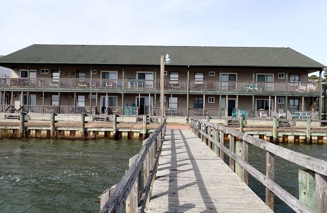 Pony's Hideaway - 2Bd/1Ba Waterfront property with dock and designated boat slip