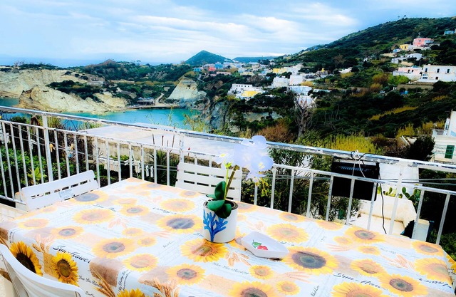 Ponzamania Sunflower Apartment